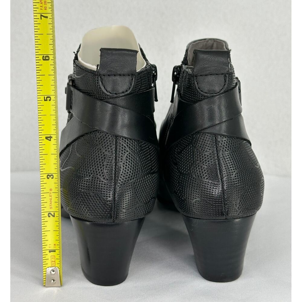 Earth Calgary Halifax Black Leather Side Zip Ankle Bootie 7.5W NWOT - Picture 4 of 7